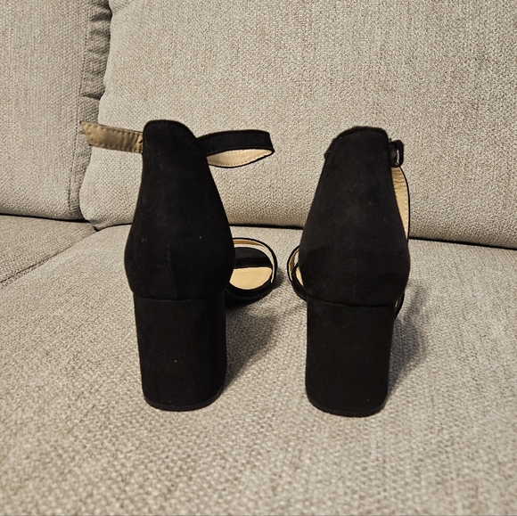 Block Heels - Picture 4 of 6